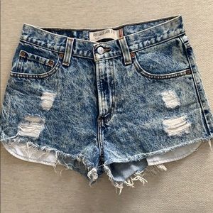 Levi blue jean shorts size 30